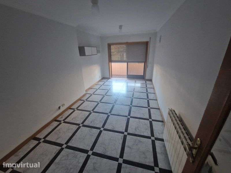 Aluga-se Apartamento T1 - Santo Ovídio - Junto ao Metro - Grande imagem: 5/10