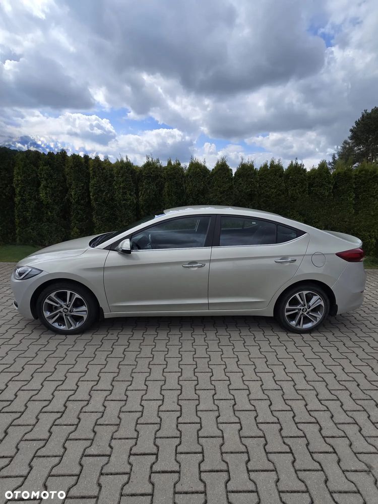 Hyundai Elantra 1.6 CRDi BlueDrive Style DCT - 2