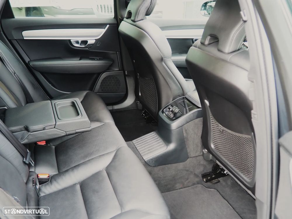 Volvo V90 2.0 T8 Momentum Plus AWD Geartronic - 24