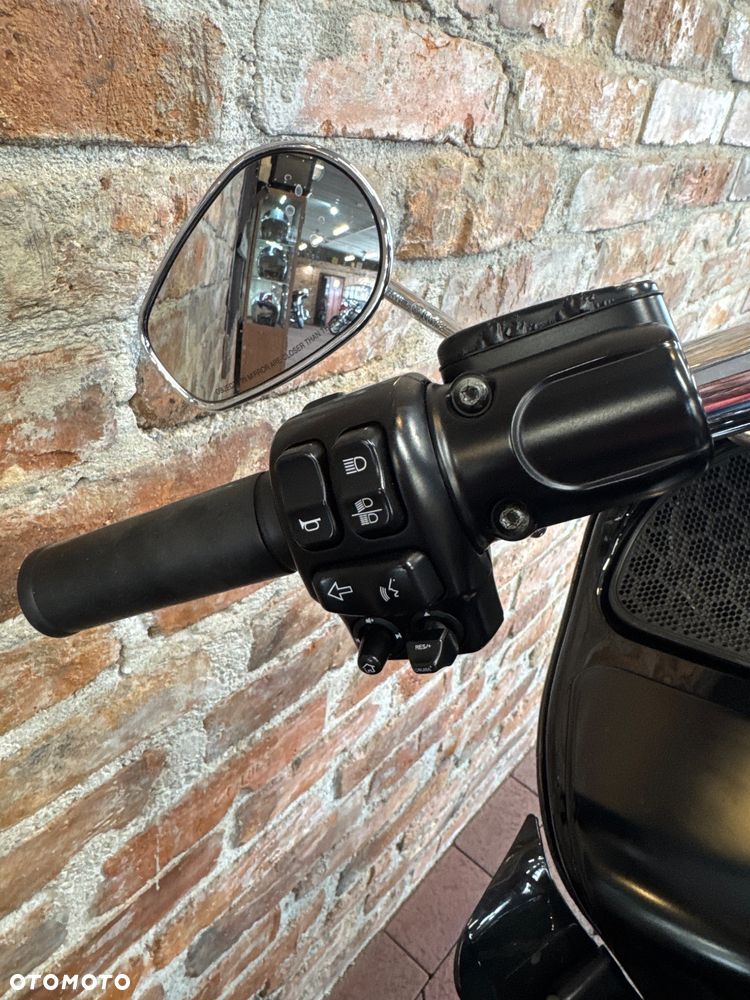 Harley-Davidson Touring Road Glide - 16