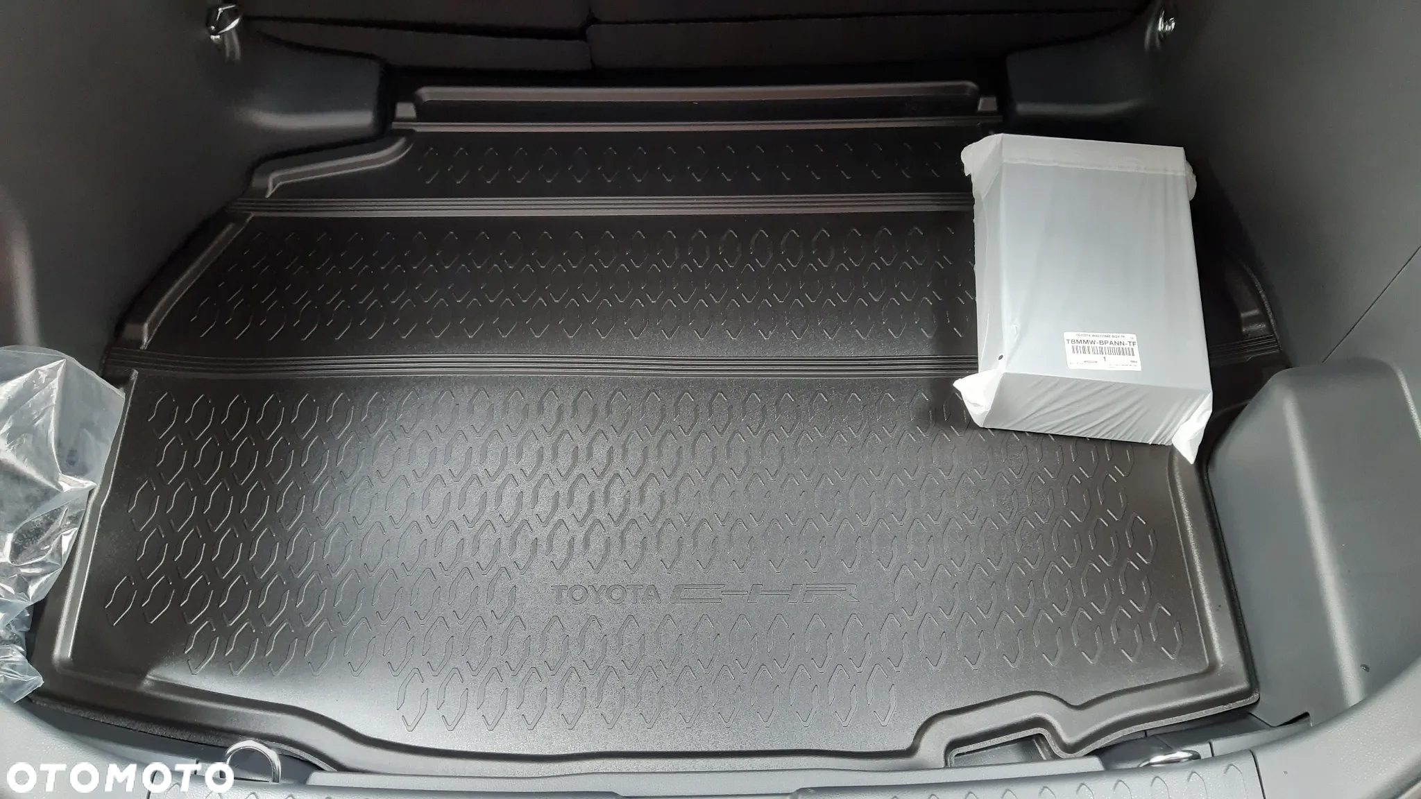 Toyota C-HR 2.0 Hybrid Executive - 18