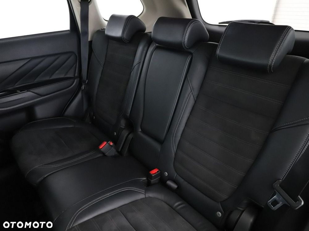 Mitsubishi Outlander 2.4 4WD - 19