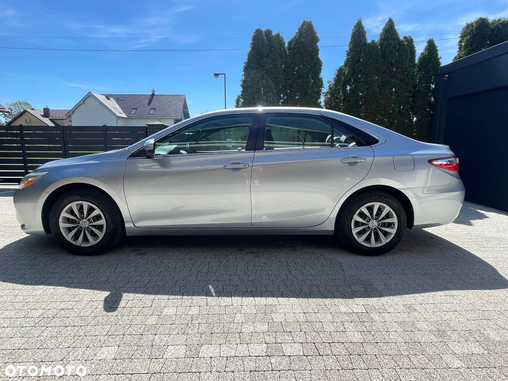 Toyota Camry - 4