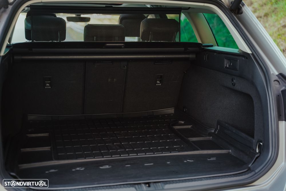 VW Passat Variant 2.0 TDi Highline DSG - 35