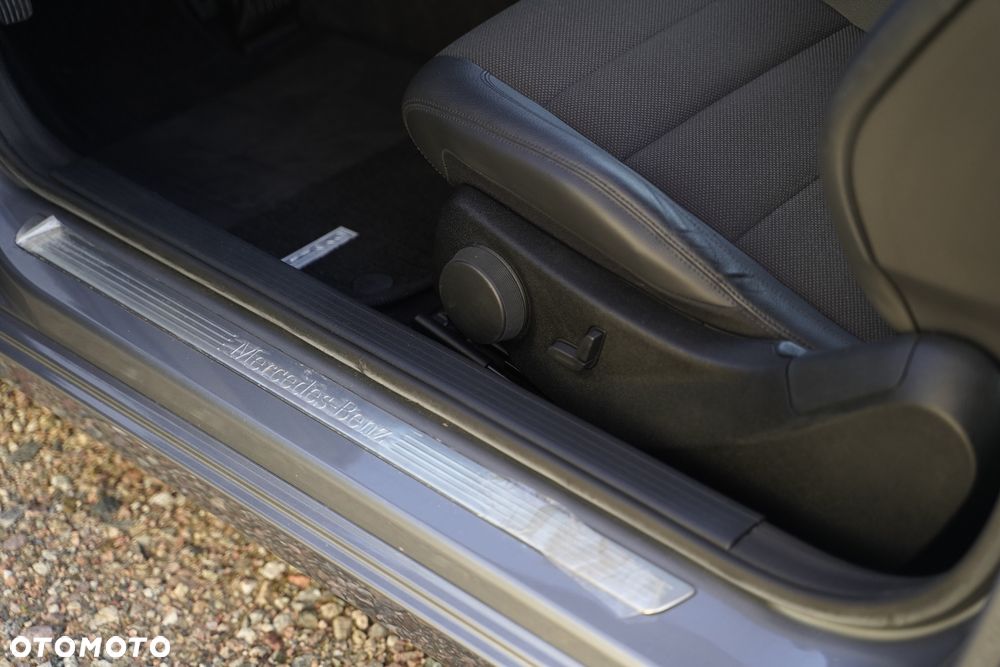 Mercedes-Benz Klasa C 180 BlueEFFICIENCY - 34