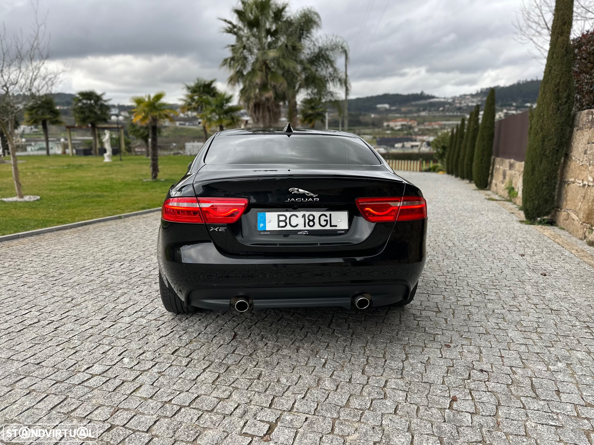 Jaguar XE 2.0 D R-Sport AWD Aut. - 17