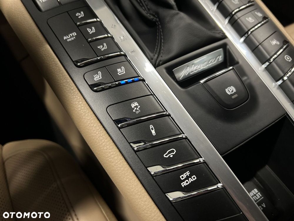 Porsche Macan S - 30