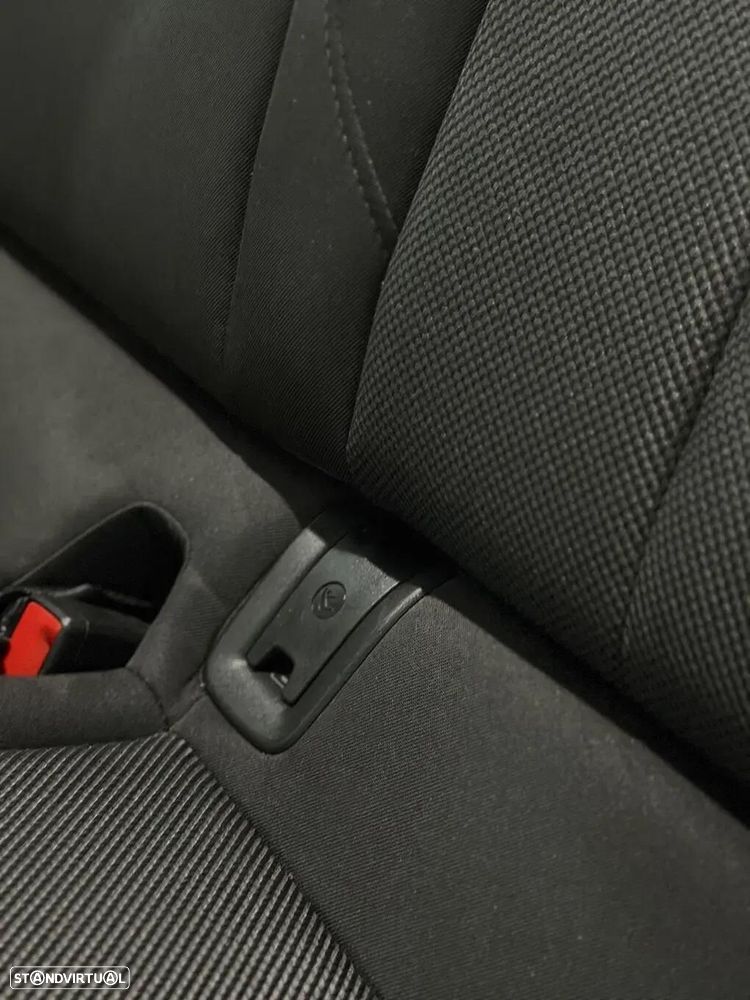 Audi A4 30 TDI Advanced S tronic - 28