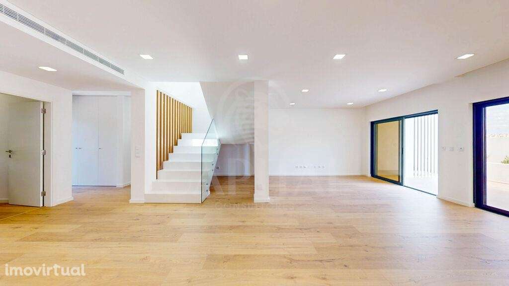 Magnífica Moradia T4 com Piscina e Terraço, em condomínio fechado - Grande imagem: 3/47