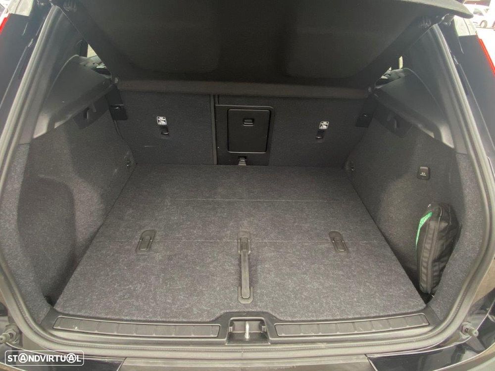 Volvo XC 40 2.0 B3 Black Edition - 16