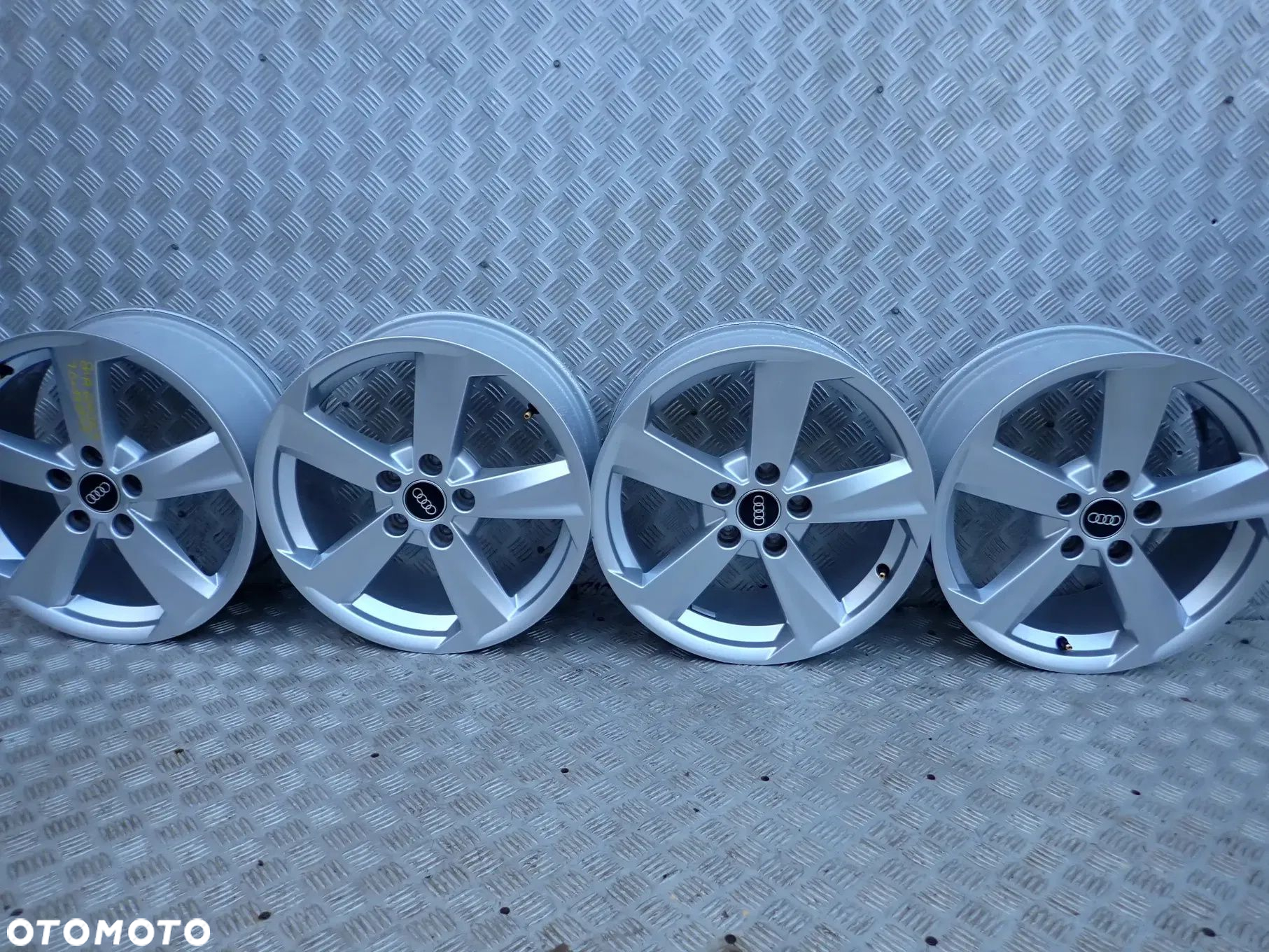 FELGI ALUMINIOWE AUDI 81A601025B 7X17 ET 45 5X112 DOSTEPNE 2 KOMPLETY - 9