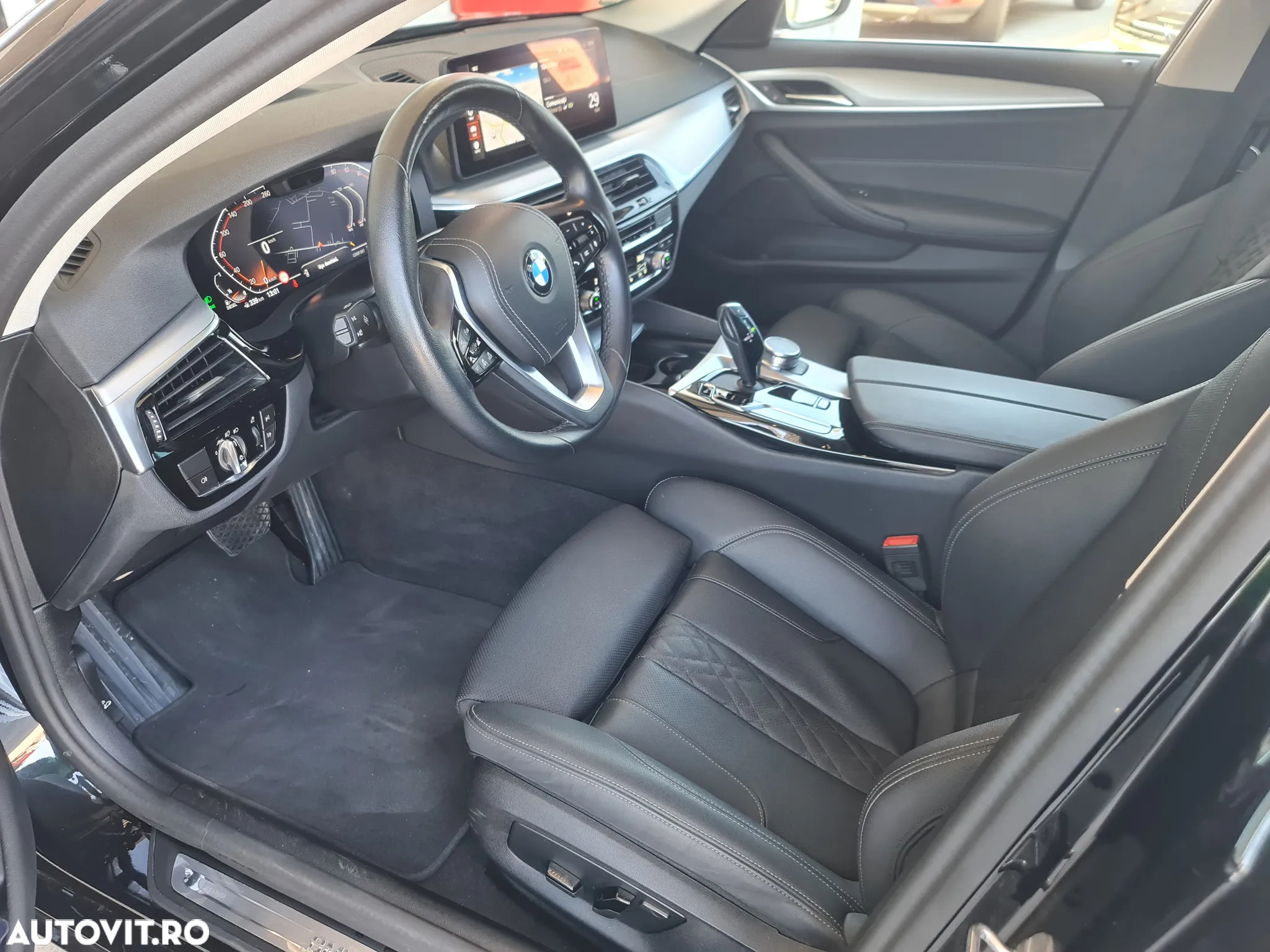 BMW Seria 5 530d xDrive Touring Aut. - 9