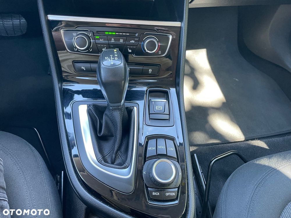 BMW Seria 2 218i - 31