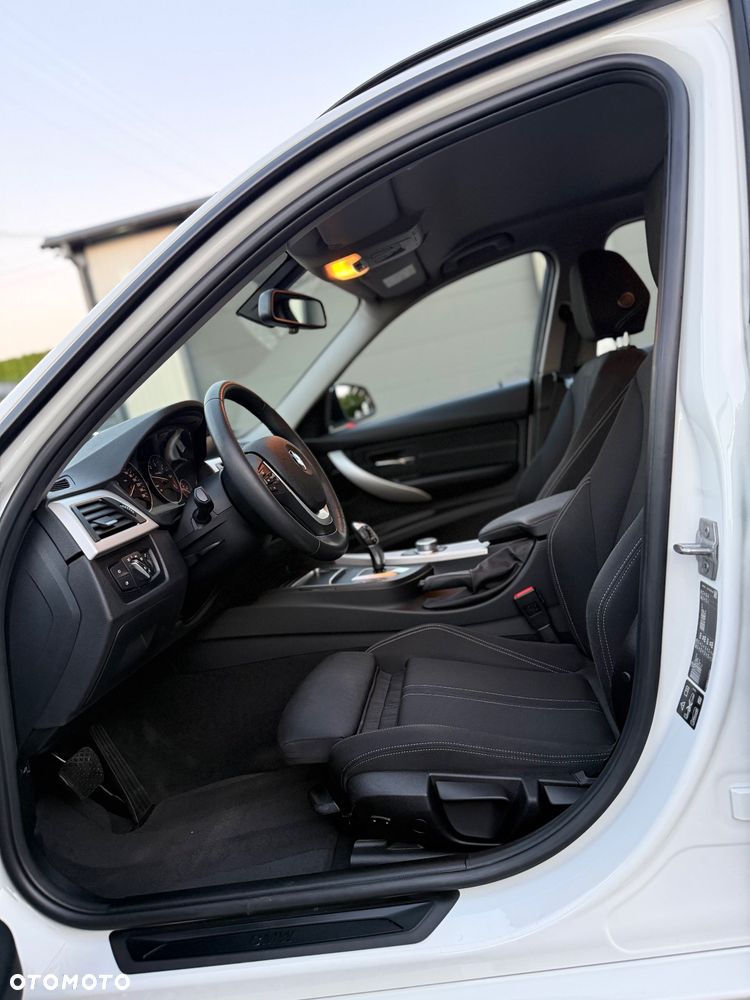 BMW Seria 3 320d xDrive - 9