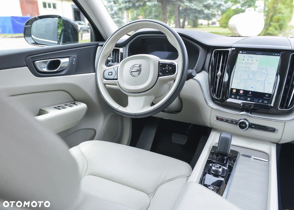 Volvo XC 60 B4 D Momentum - 10