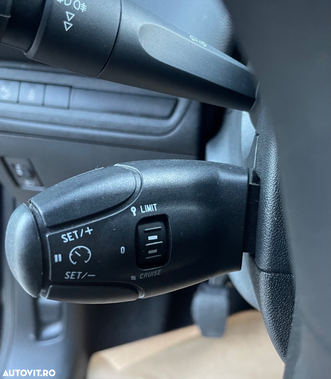 Peugeot 208 1.2 L PureTech STT Allure - 18