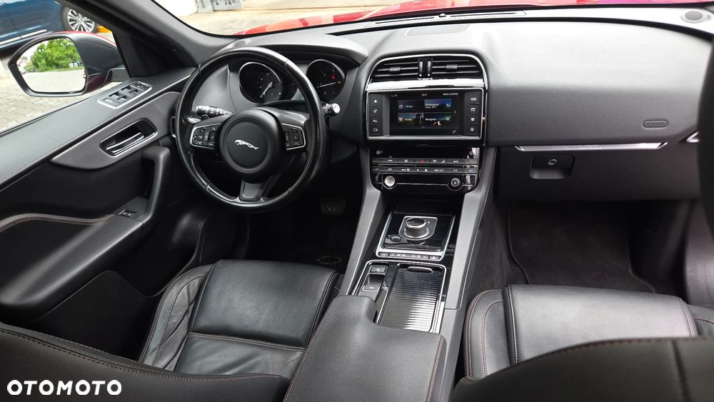 Jaguar F-Pace - 15