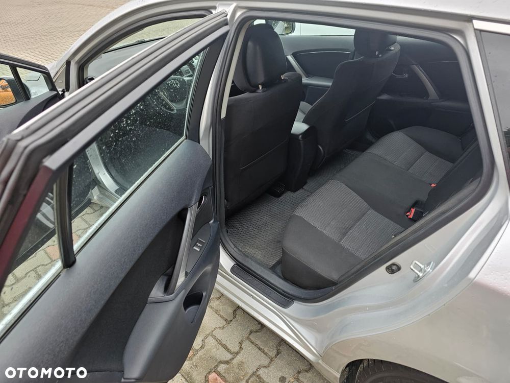 Toyota Avensis 2.0 D-4D Sol - 21