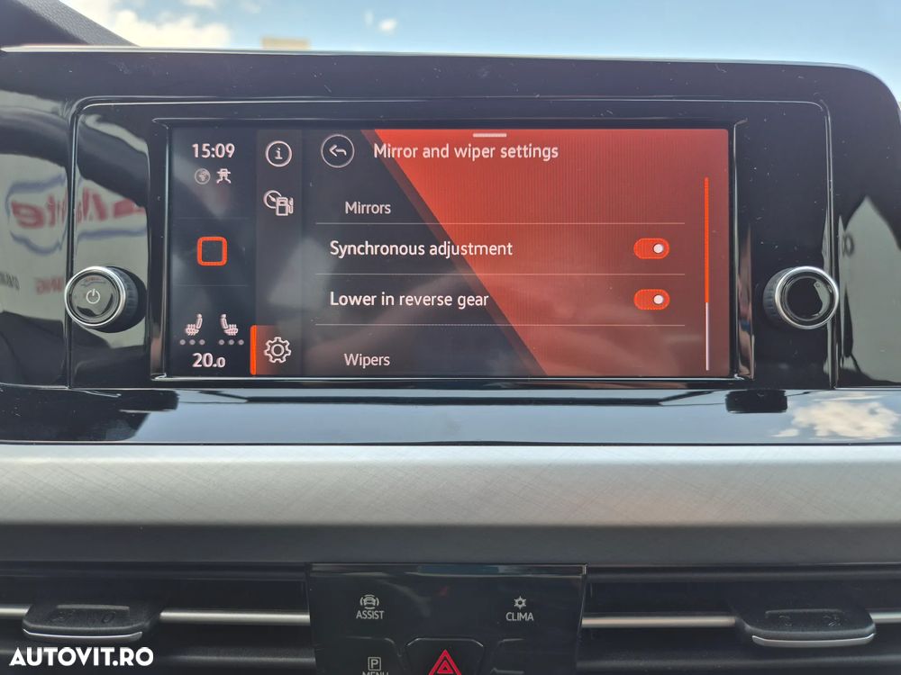 Volkswagen Golf 1.0 eTSI DSG MHEV Life - 27