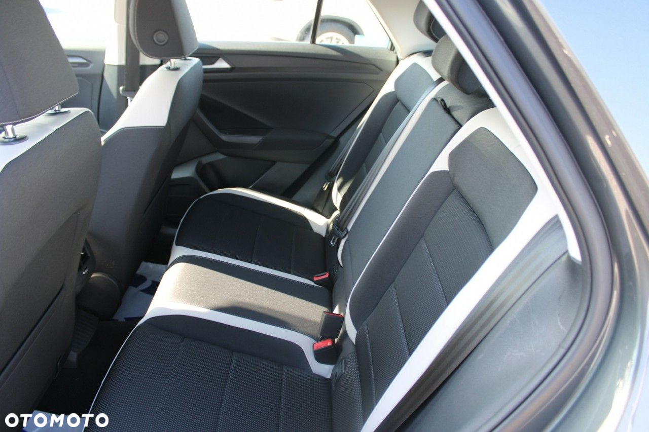 Volkswagen T-Roc - 24