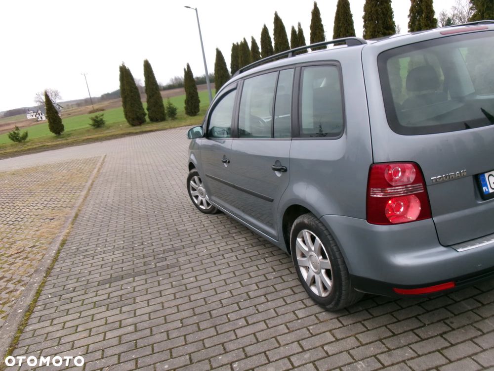 Volkswagen Touran - 4