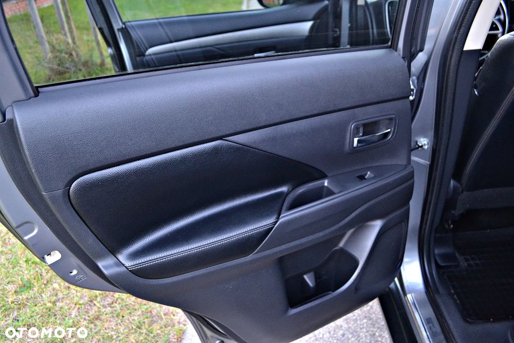 Mitsubishi Outlander 2.2 DID Intense + 4WD - 29