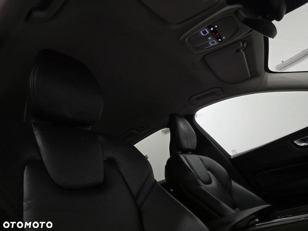 Volvo XC 60 B4 D AWD Ultimate Bright - 27