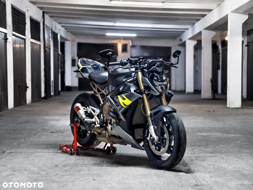 BMW S - 2
