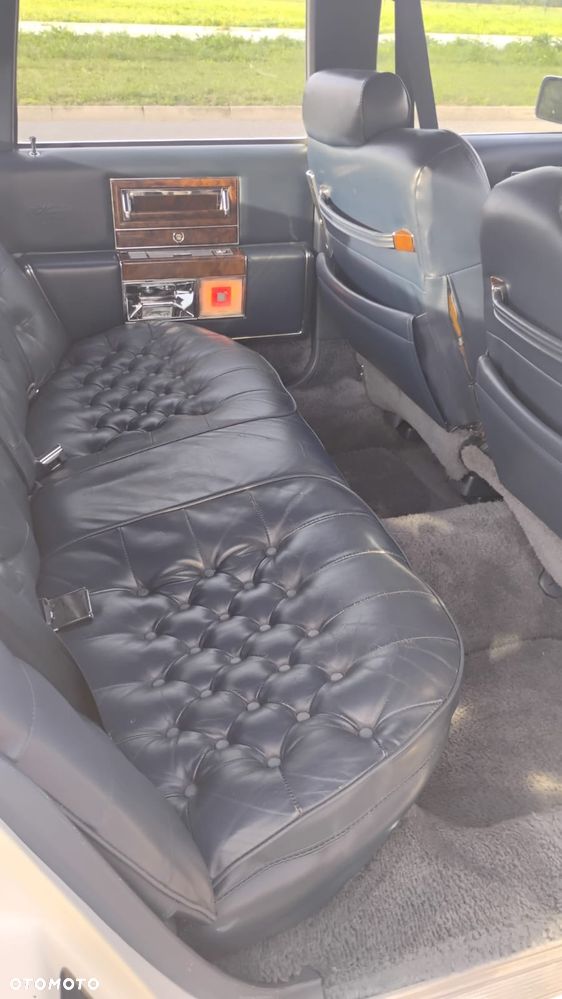 Cadillac Brougham - 16