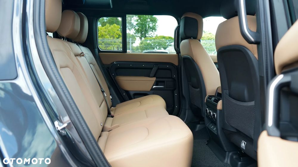 Land Rover Defender 3.0 D350 mHEV X-Dynamic HSE - 30
