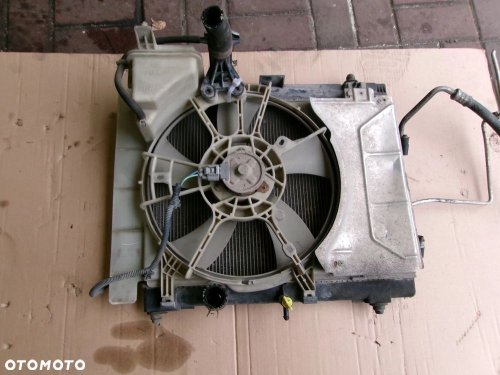 CHŁODNICE KOMPLET TOYOTA YARIS II  1.0 BENZ - 2