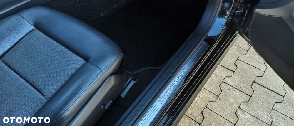 Mercedes-Benz Klasa E 250 CDI DPF BlueEFFICIENCY 7G-TRONIC Elegance - 32