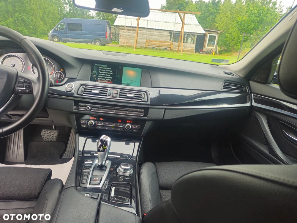 BMW Seria 5 525d xDrive - 17