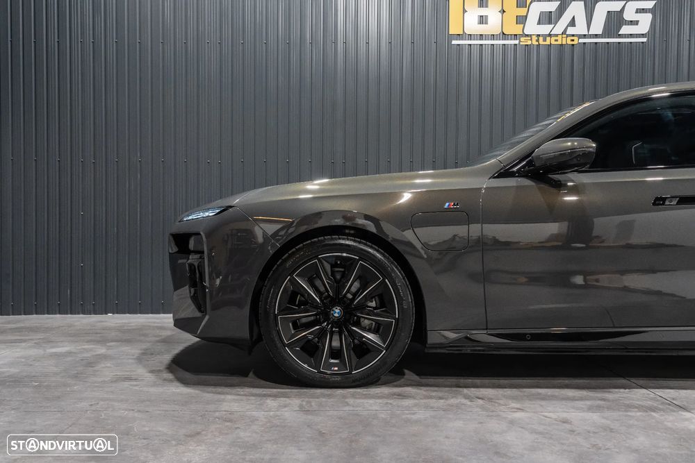 BMW 750 750e xDrive Pack Desportivo M - 34