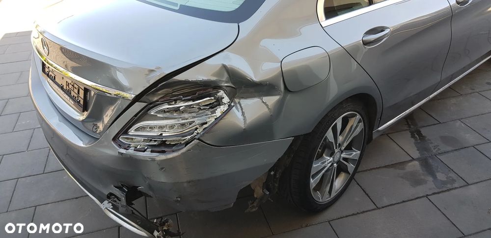 Mercedes-Benz Klasa C 200 d AMG Line - 12