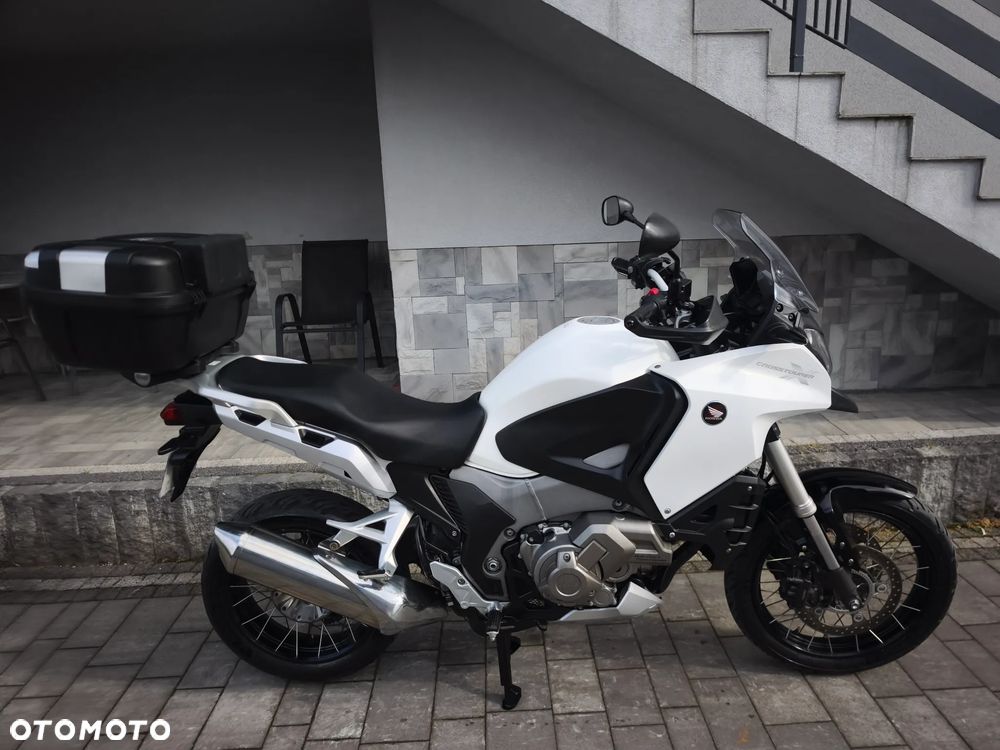 Honda VFR - 13