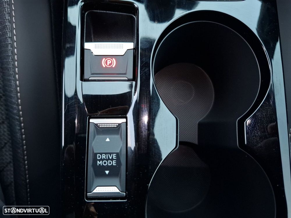 Peugeot 2008 1.2 PureTech Allure - 17