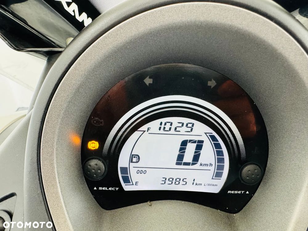 Yamaha NMAX - 11