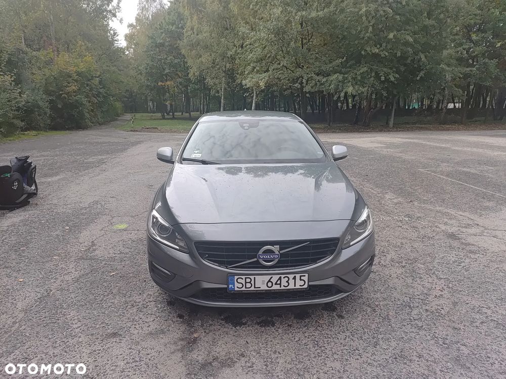 Volvo V60 D4 R-Design - 4