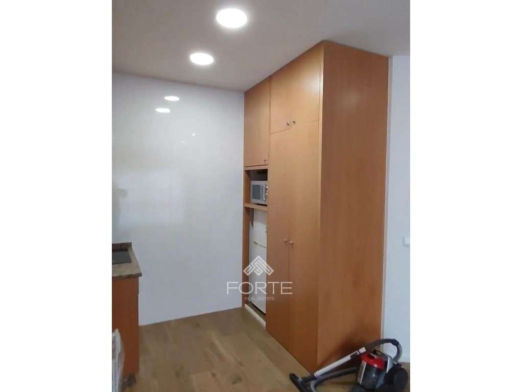 Apartamento T1 renovado no coração do Porto - Grande imagem: 2/8