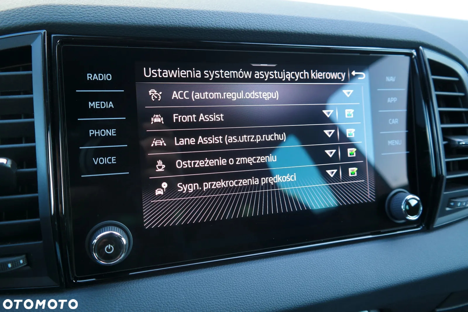 Skoda Karoq 1.5 TSI ACT Sportline DSG - 28