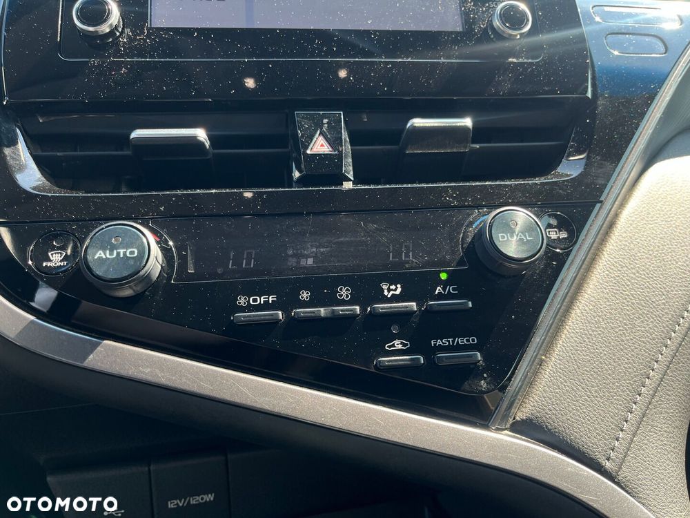 Toyota Camry 2.5 Hybrid Comfort CVT - 21