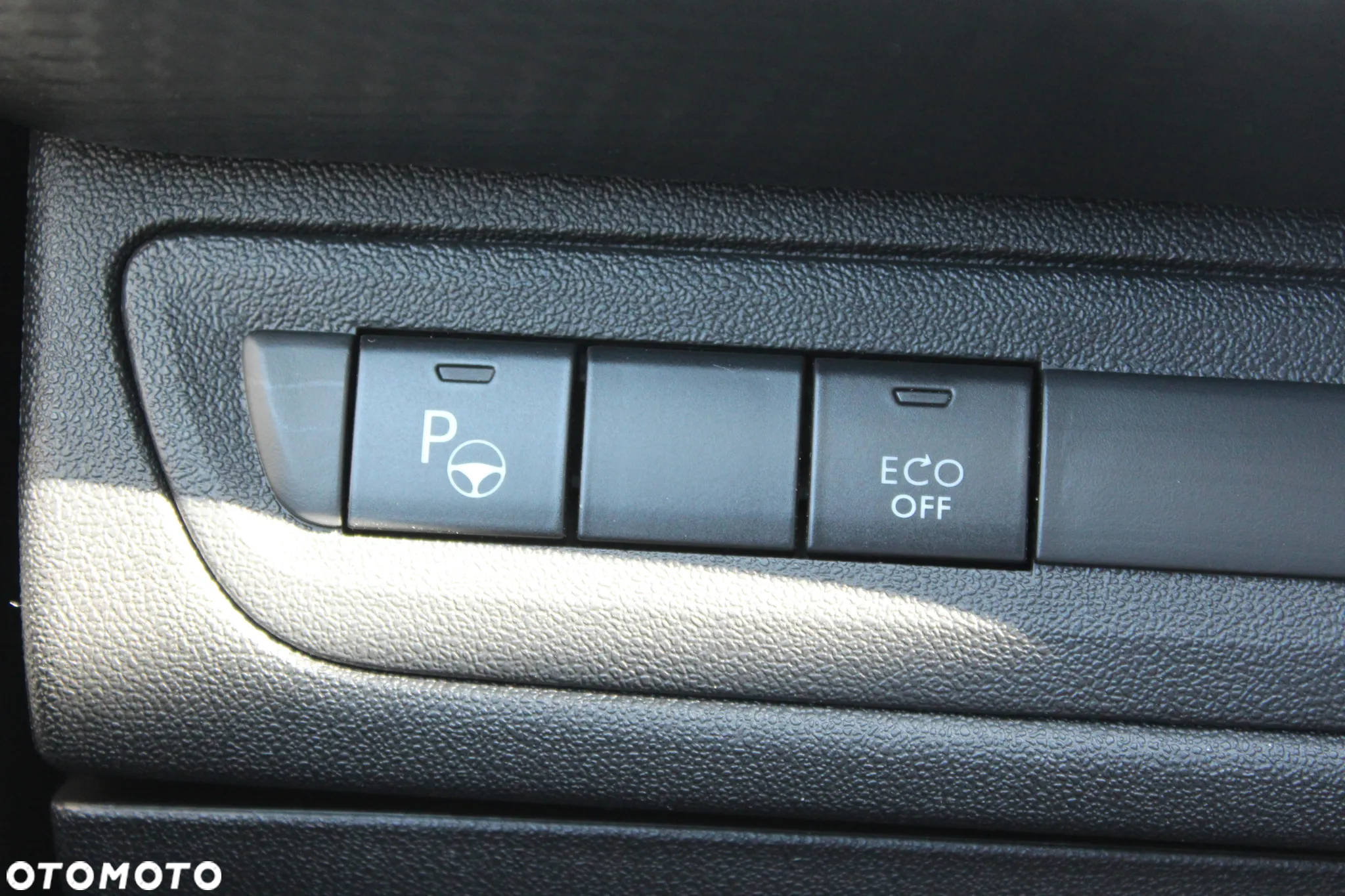 Peugeot 2008 1.2 Pure Tech Allure S&S EAT6 - 23