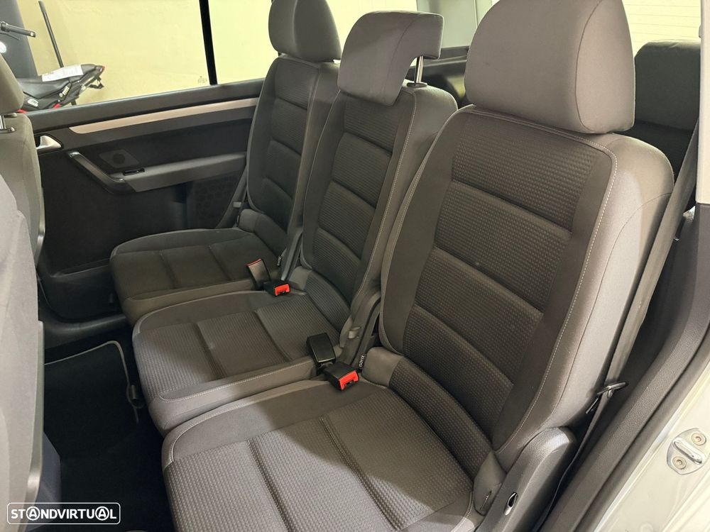 VW Touran 2.0 TDI Highline 7L - 21