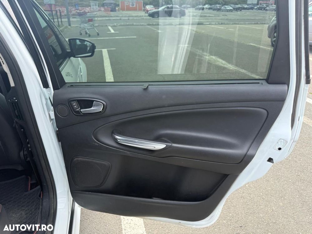 Ford S-Max - 17
