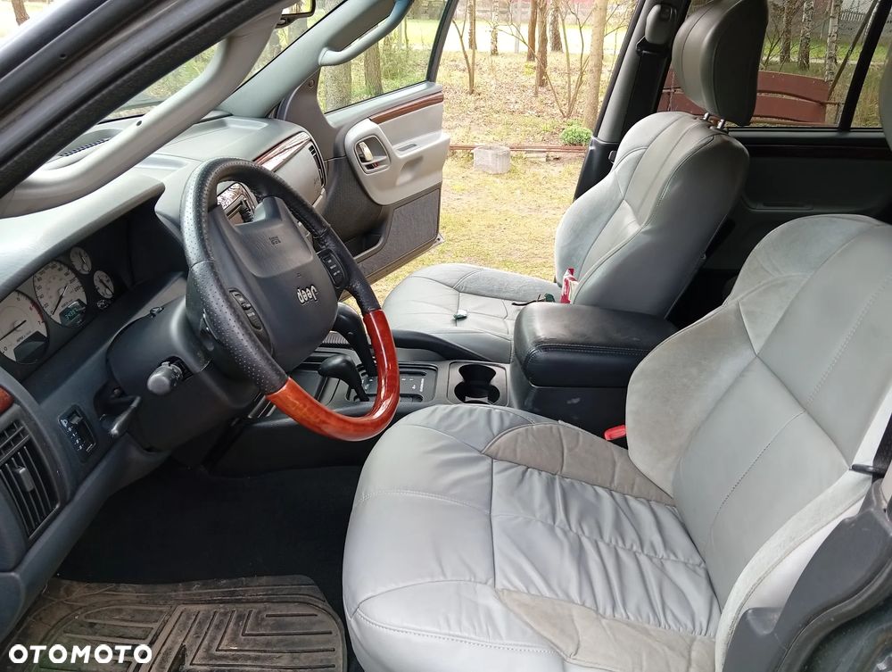 Jeep Grand Cherokee - 23