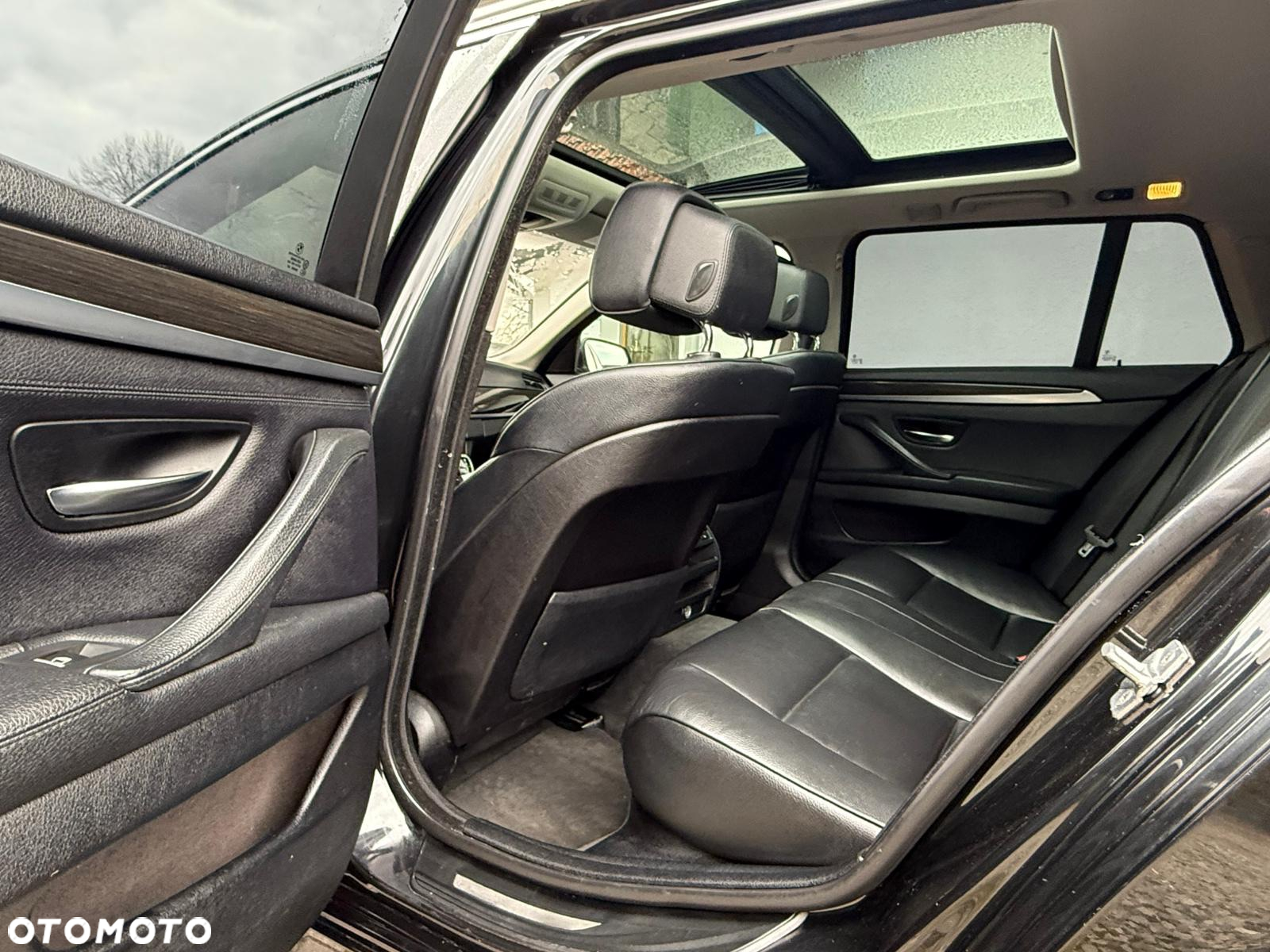 BMW Seria 5 530d xDrive Touring Luxury Line - 13