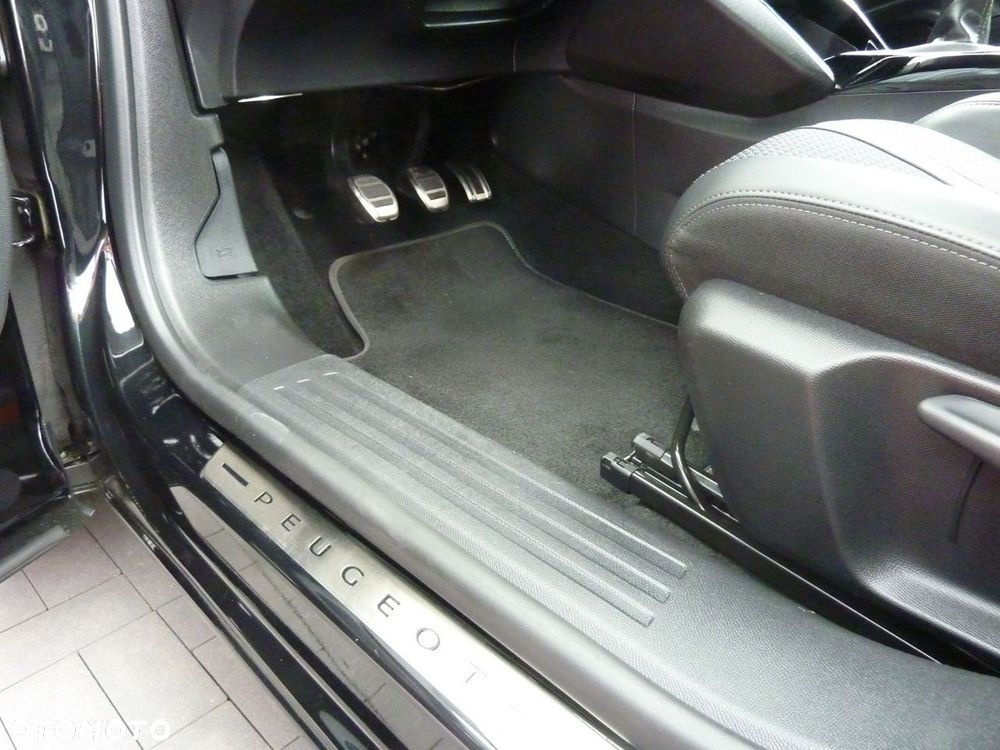 Peugeot 2008 - 11