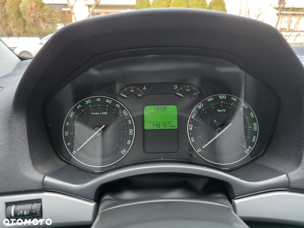 Skoda Octavia 1.6 Ambiente - 11