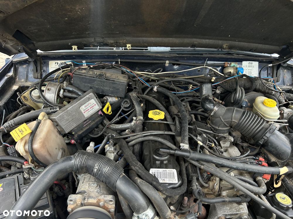 Jeep Cherokee - 16